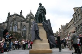 https://eamonnbutler.me/wp-content/uploads/2010/02/ddaba-statue-unveiling.jpg